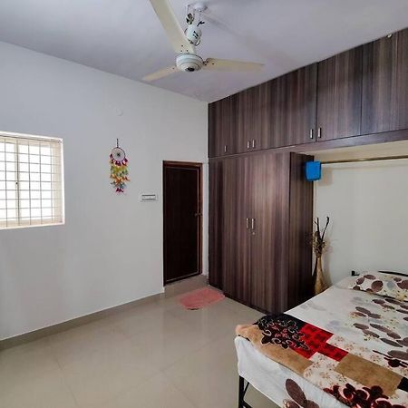 Comfy 2-Bedroom House In Sanjaynagar, Bengaluru Luaran gambar