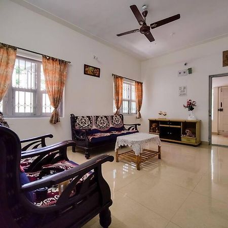 Comfy 2-Bedroom House In Sanjaynagar, Bengaluru Luaran gambar