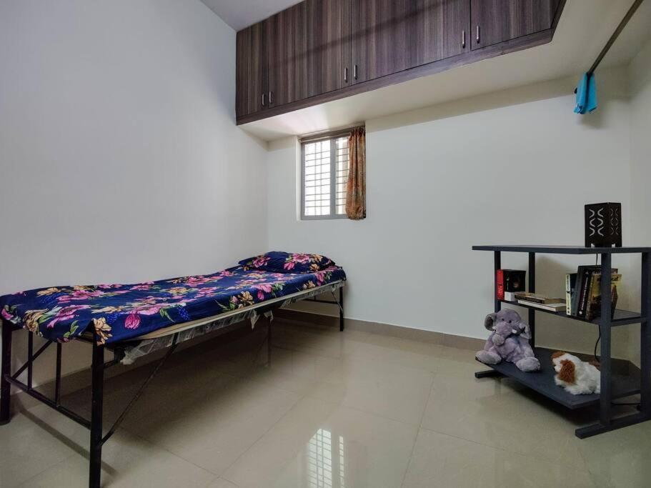 Comfy 2-Bedroom House In Sanjaynagar, Bengaluru Luaran gambar